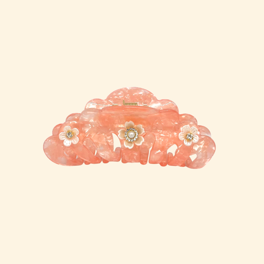 Presilha de cabelo em acetato rosa claro com flores off-white e pérolas — Catherine Orzes