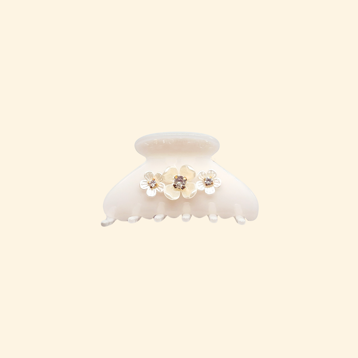 Presilha de cabelo média em acetato branco com flores off-white — Catherine Orzes